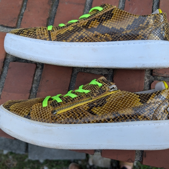 Vélez low platform sneakers in snakeskin and neon. EUC size 39 (8.5) - Picture 3 of 9